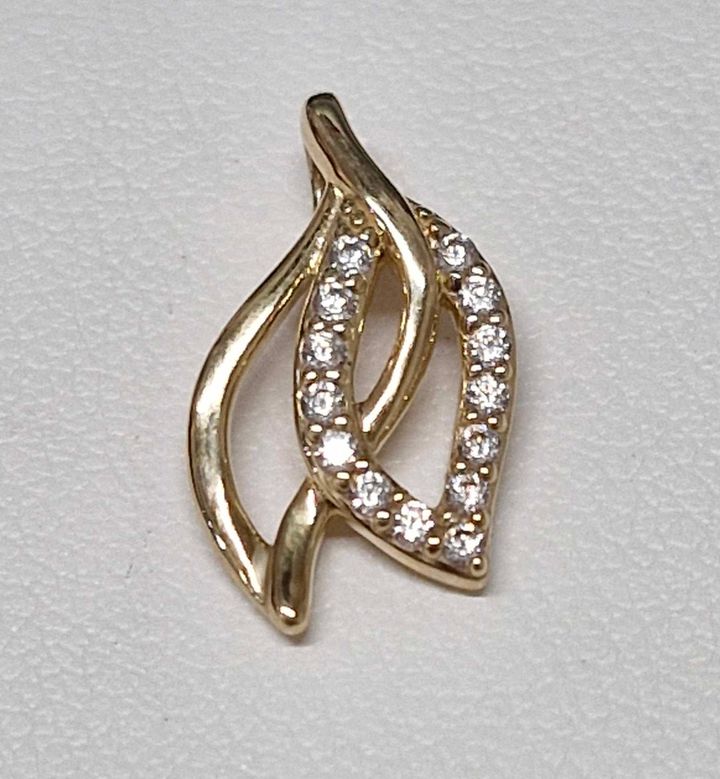 9Ct Yellow Gold Double Leaf And Cz Pendant