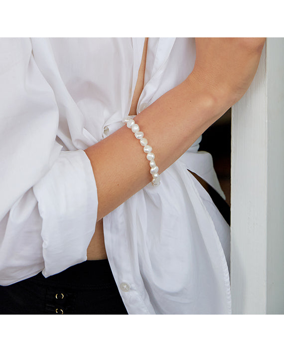 Stretch White Freshwater Pearl Bracelet